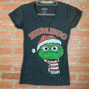 𝅺CHRISTMAS Sesame Street grouch T shirt